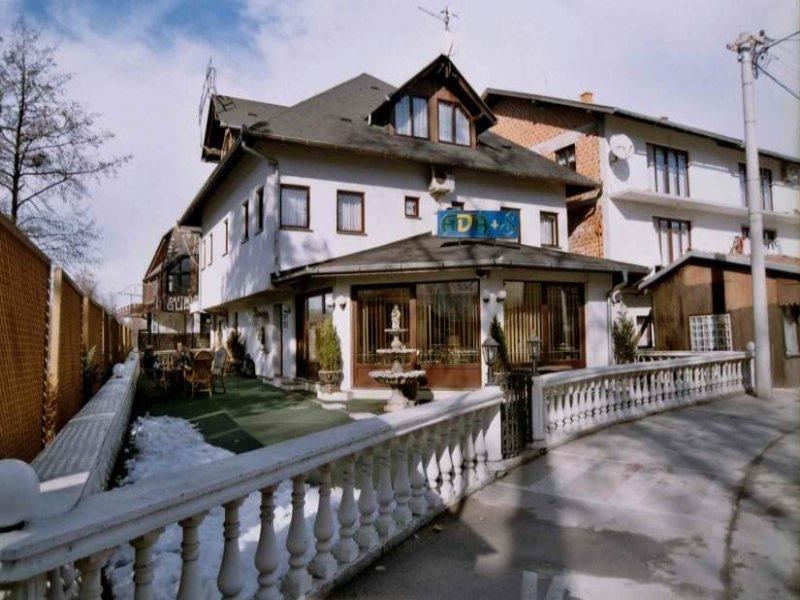Ada S Hotel Bihać Екстериор снимка